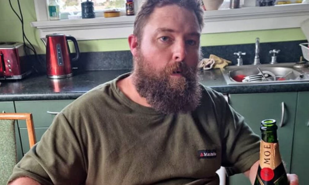 Νοίκιασε ελικόπτερο για να παραδοθεί στην αστυνομία